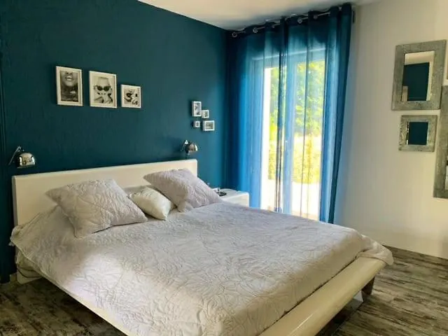 Maison Familiale A Caumont Sur Durance France